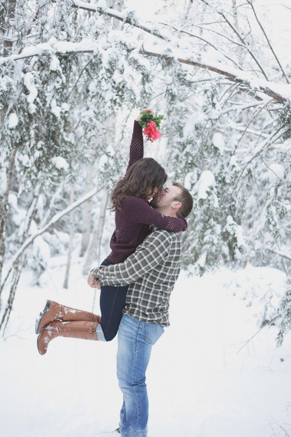 Christmas Picture Ideas
 12 Christmas Picture Ideas with Mistletoe Capturing Joy