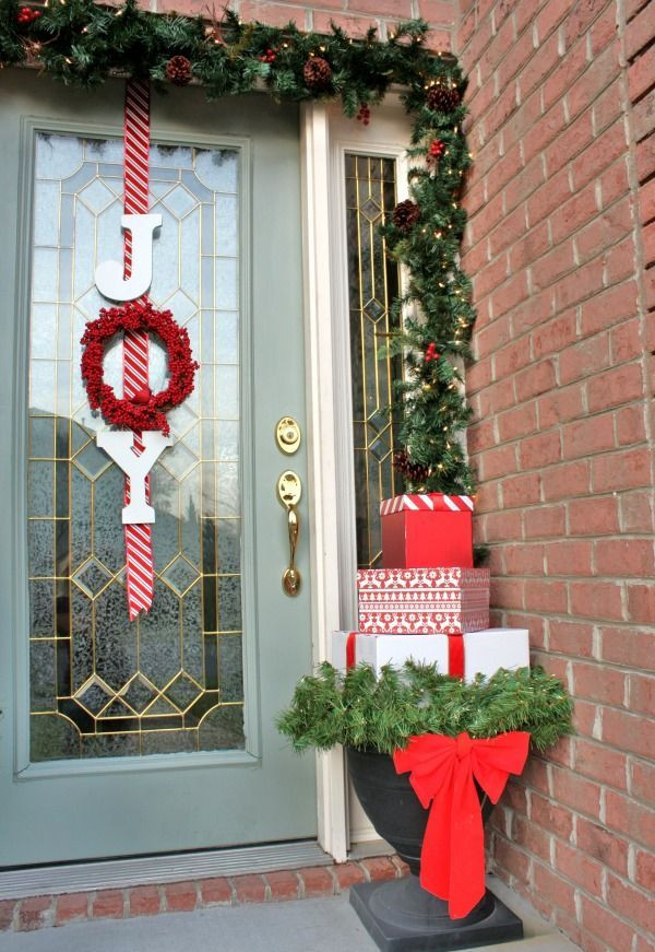 Door Christmas Decor
 27 Front Door Christmas Decorating Ideas Feed Inspiration
