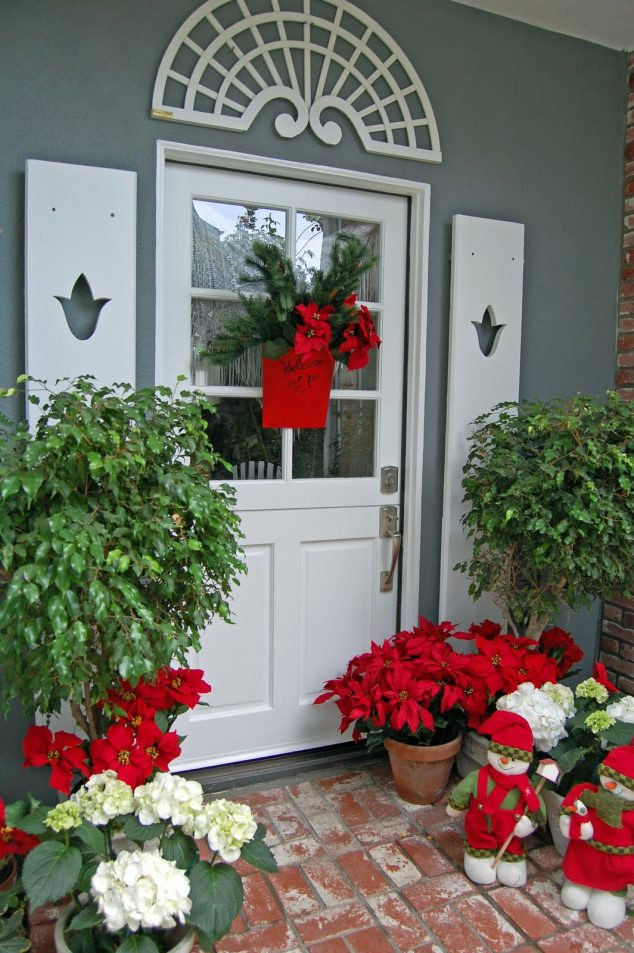 Door Christmas Decor
 15 Sensational Christmas Front Door Decor With Lovely Red