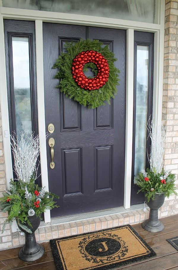 Door Christmas Decor
 How to Decorate Your Front Door for the Holidays The