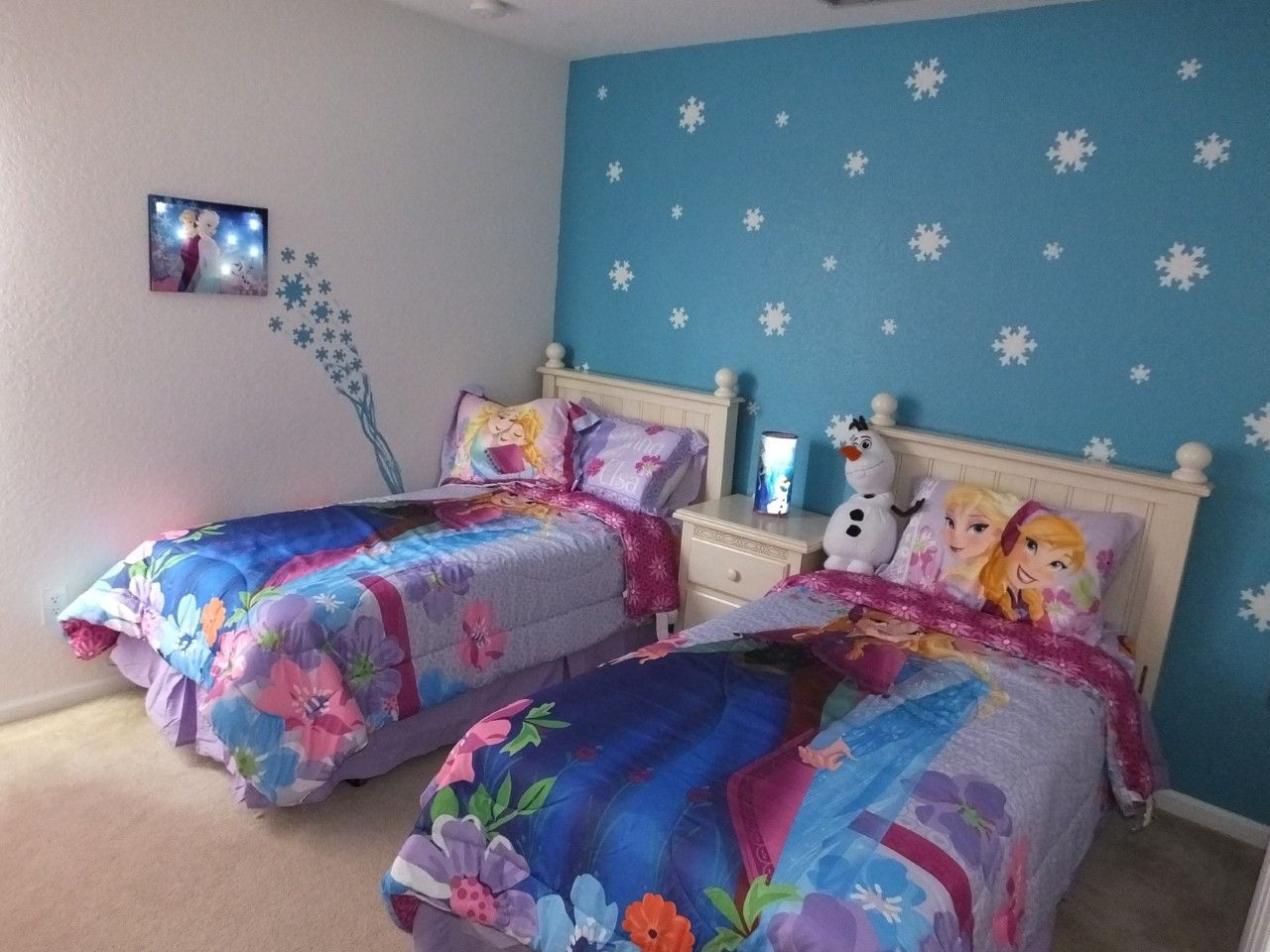Frozen Decor For Bedroom
 Frozen bedroom accent wall kids rooms
