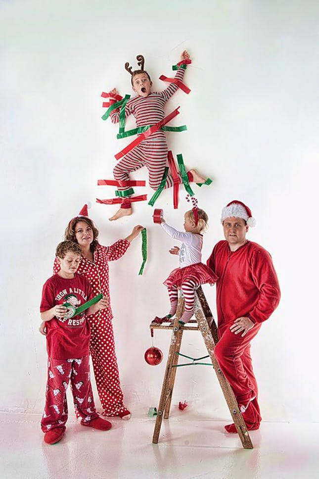 Funny Christmas Photo Ideas
 15 Hilarious Holiday Family Ideas You Should Steal