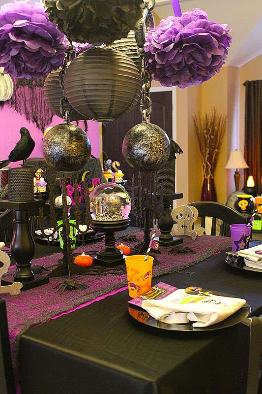 Halloween Party Centerpieces
 Cool And Spooky Halloween Table Decorations