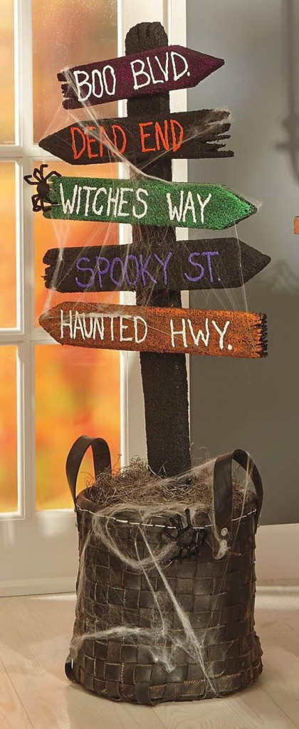 Halloween Sign Ideas
 Creepy DIY Halloween Decorations For a Spooky Halloween