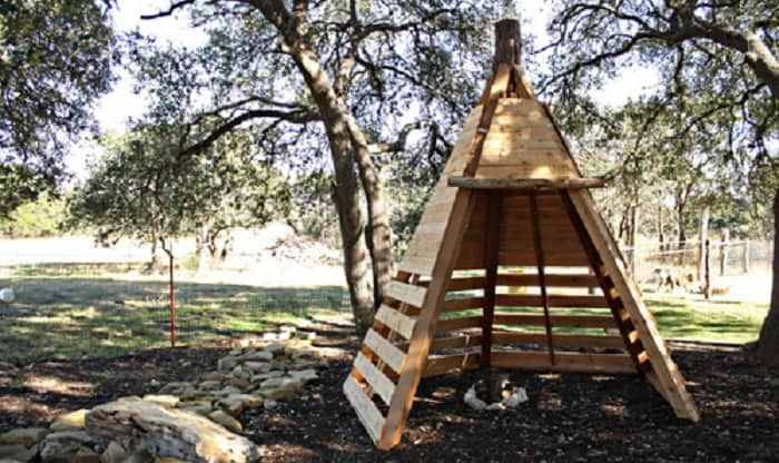 Kids Outdoor Teepee
 How To Build An Awesome Teepee Play House From Pallets
