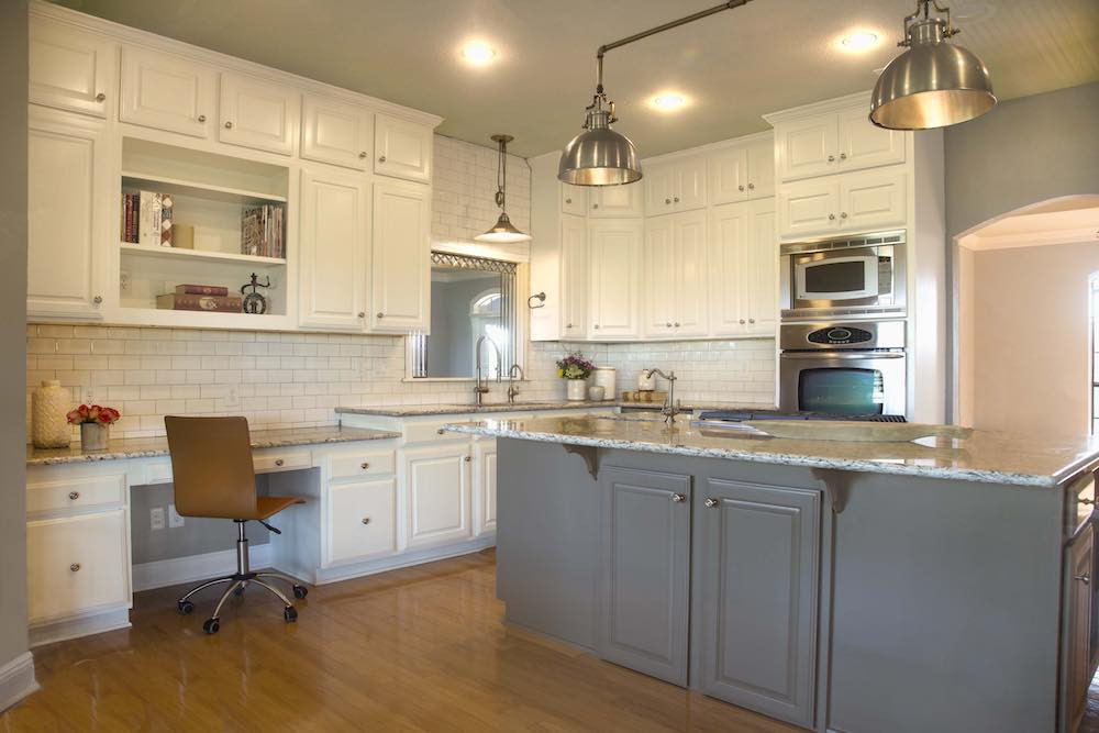 Kitchen Cabinet Paint White
 Painting Kitchen Cabinets Before or After Changing the