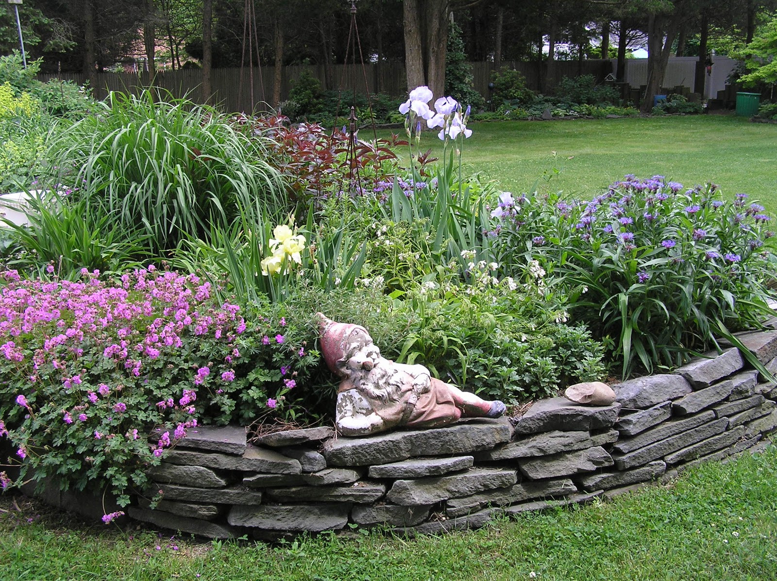 Landscape Edging Stone
 Old Country Gardens Raised beds & Edging materials