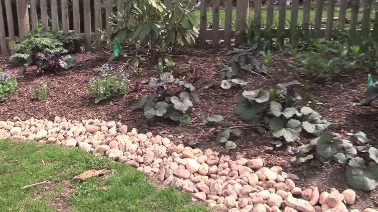 Landscape Edging Stone
 Edging Gardens with River Stones