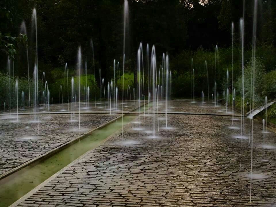 Landscape Fountain Public
 Great interactive water feature Pinned to Garden Design