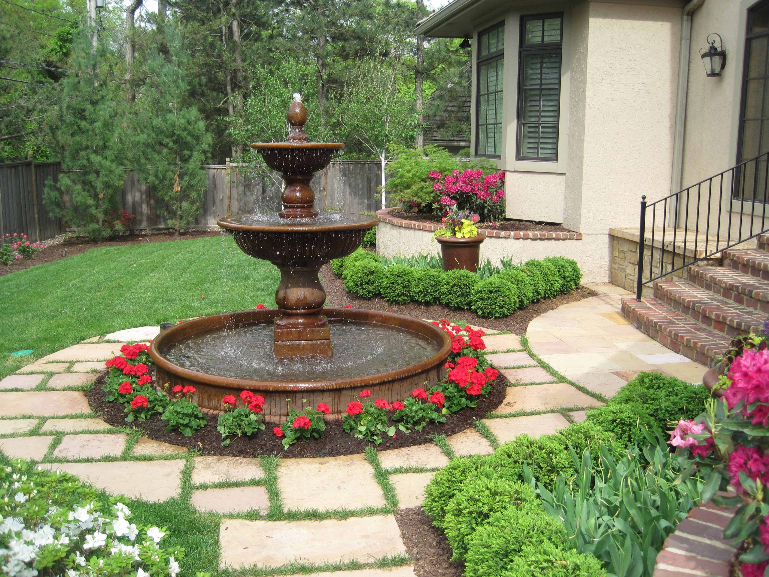 Landscape Water Fountains
 Custom Garden Fountains & Statuary in Kansas City at