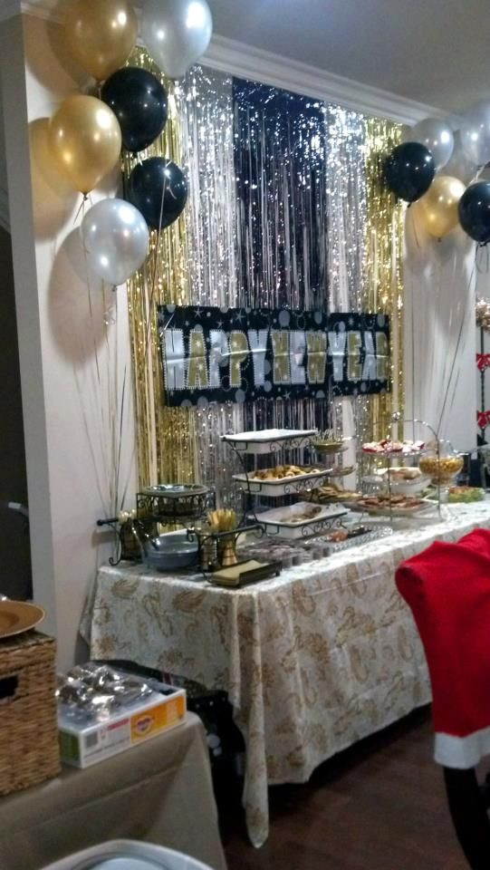 New Year Decor Ideas
 My Party Decor for New Years Eve Put the hanging glitter