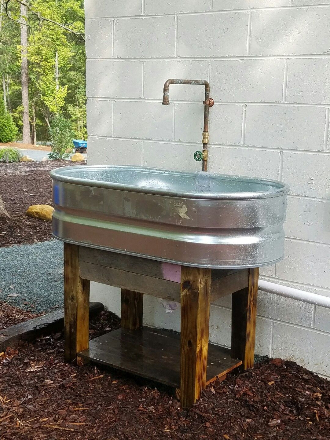 Outdoor Kitchen Sinks
 Stock tank sink Pallet wood base Pallets