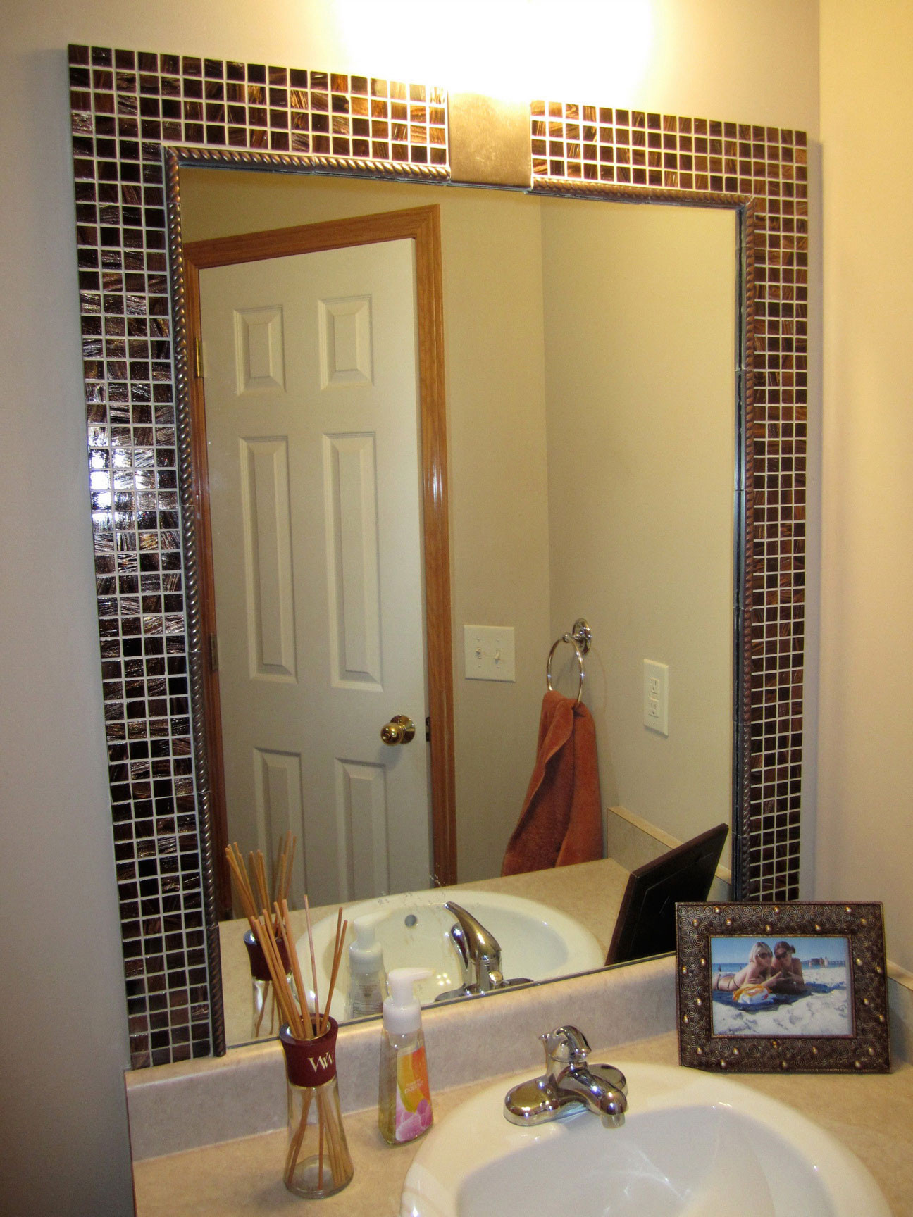 Small Bathroom Mirror Ideas
 Bathroom Mirror Ideas in Varied Bathrooms worth to Try