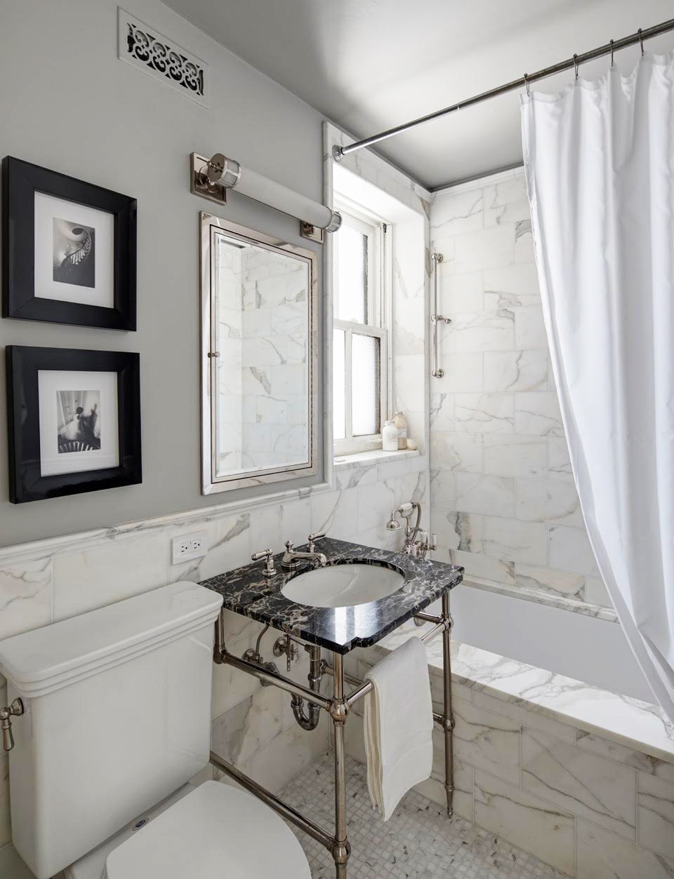 Small Marble Bathroom
 5 Tips From an Elegant Small Space Bathroom Decorating