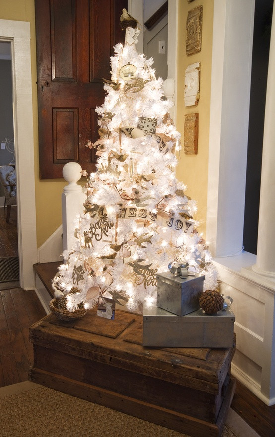 Vintage Christmas Decorating Ideas
 30 CLASSIC WHITE VINTAGE CHRISTMAS DECORATION IDEAS