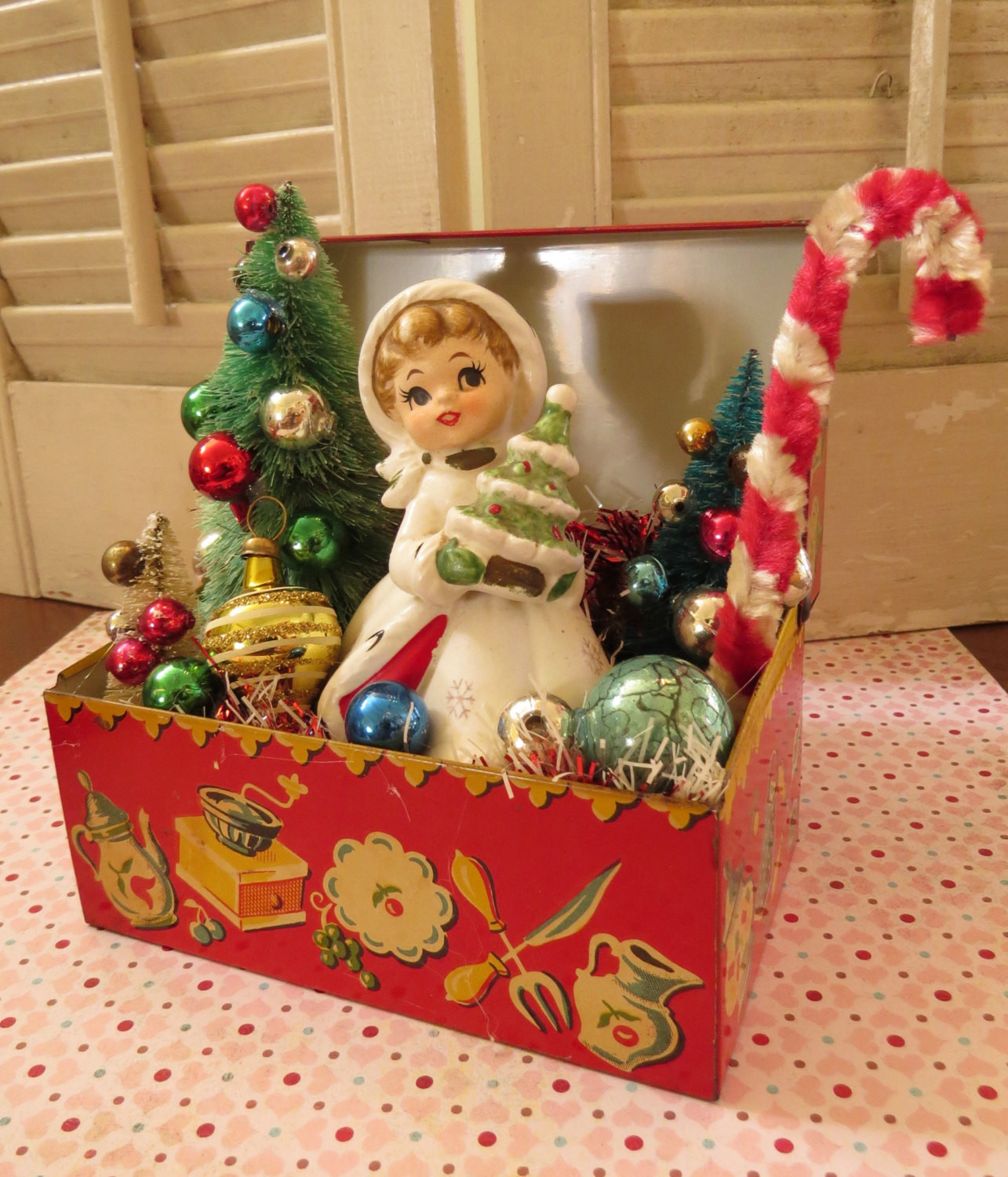 Vintage Christmas Decorating Ideas
 Vintage CUTE Tin Recipe Box with Vintage Christmas Delights