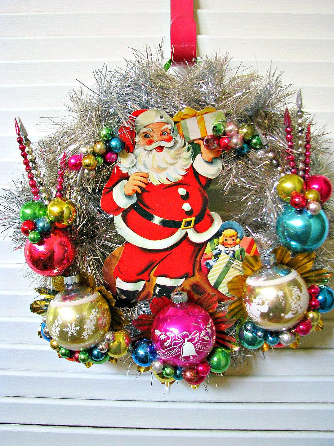 Vintage Christmas Decorating Ideas
 Vintage Santa Kitsch Christmas Wreath