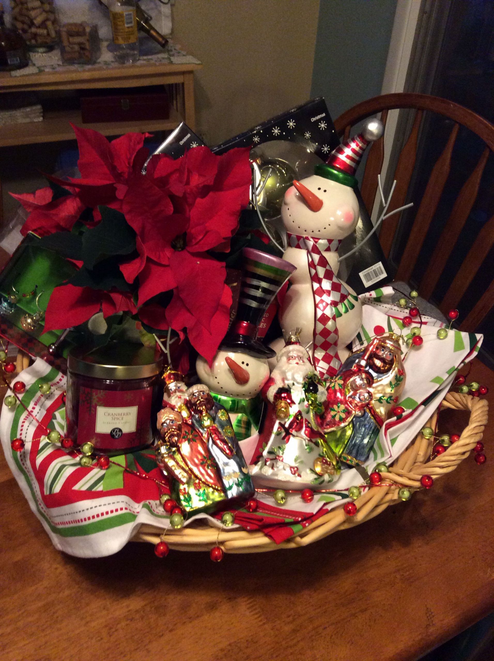 Christmas Gift Ideas For A Couple
 Christmas decoration t basket for a recently married