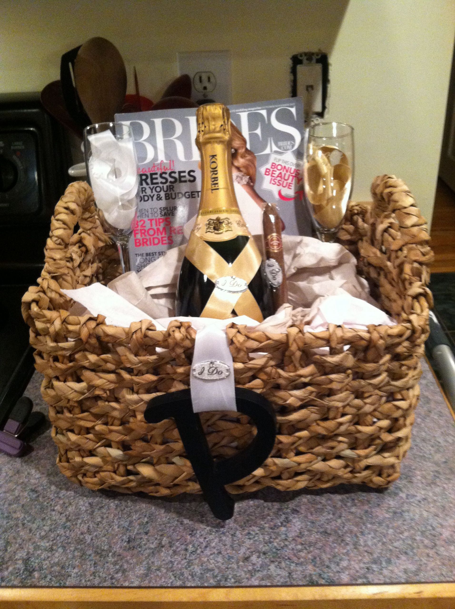 Gift Ideas For Couples
 Engagement Gift Basket Ideas For Couples