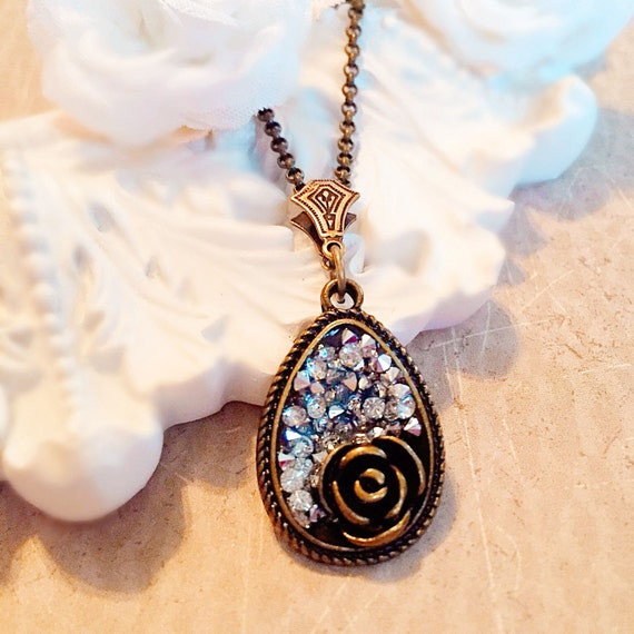 Girlfriend Jewelry Gift Ideas
 Best Gift for Girlfriend Victorian Necklace Rose Necklace