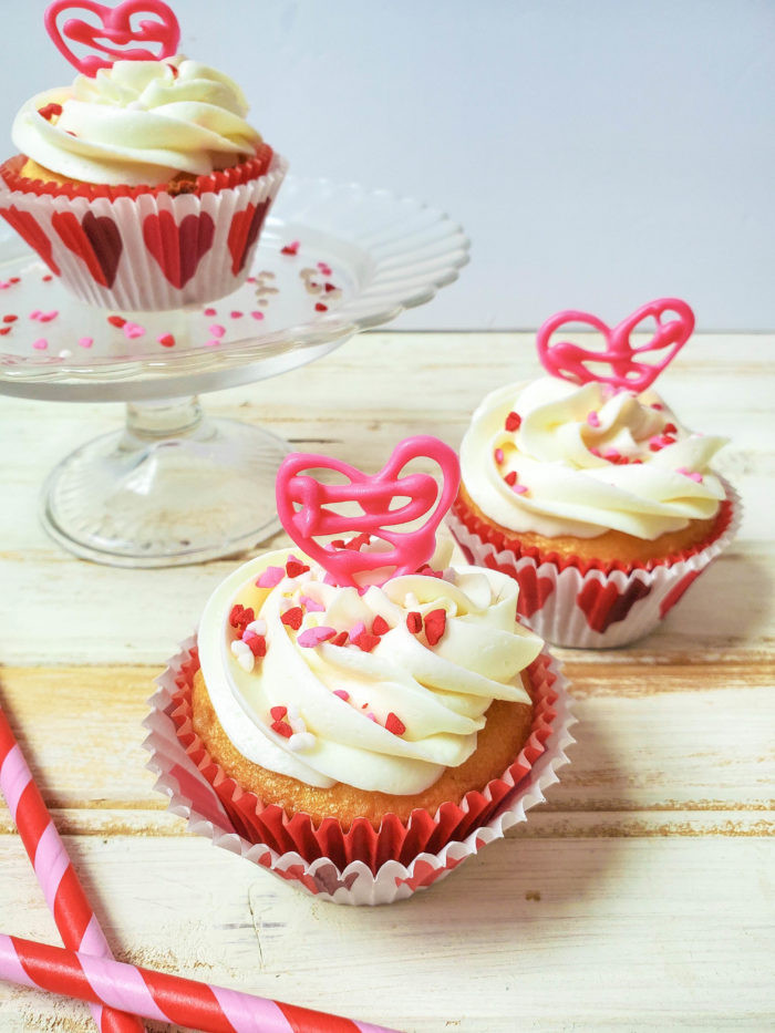 Valentine Cupcakes Pinterest
 Easy to Make Heart Valentine Cupcake Toppers Outnumbered