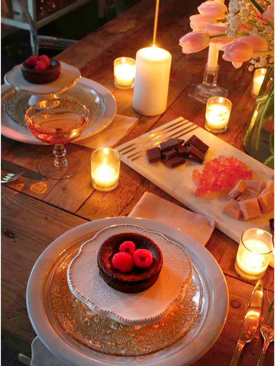 Valentines Day Dinners
 Valentine s Day Table Candlelit Dinner for Two Modern Glam